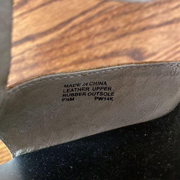 Michael Kors Women’s 9.5 Berkley T Strap Peanut Embossed Sandal Zip Up - Picture 7 of 7